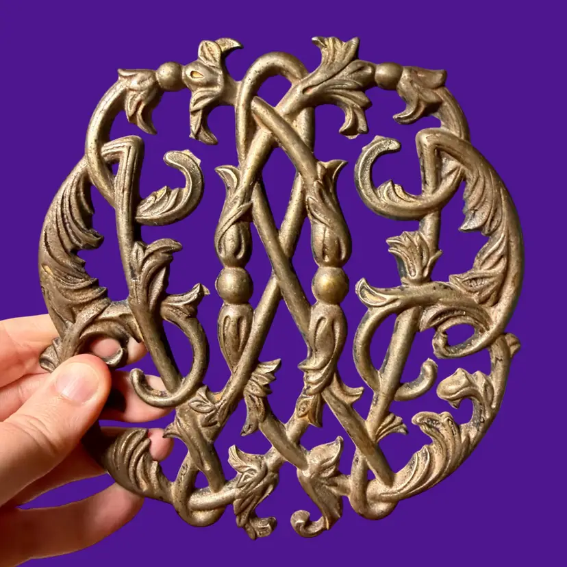 6” Vintage 1950 Virginia Metalcrafters Colonial Willamsburg Cypher Trivet, Metal