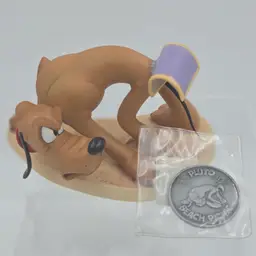 WDCC Pluto Beach Picnic Beach Picnic Sticky Situation Sculpture with Pluto Coin