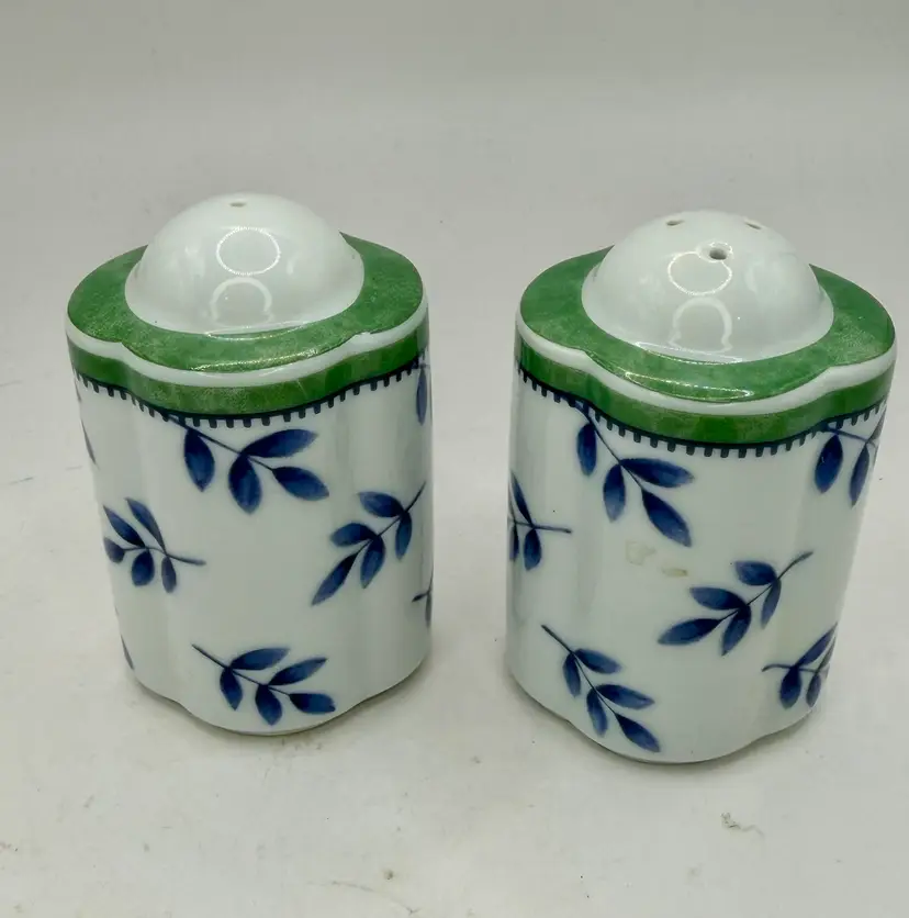 Villeroy & Boch Salt & Pepper Shakers 2.75" — Castell/Cordoba/Costa