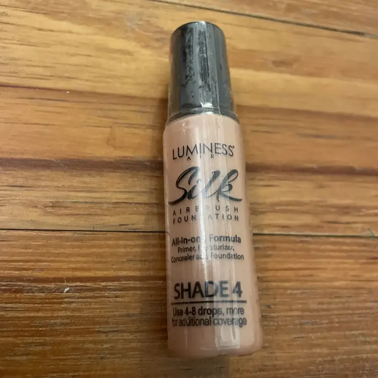 Luminess Silk Airbrush Foundation Shade 4 .55 fl oz Sealed Unused Make-up