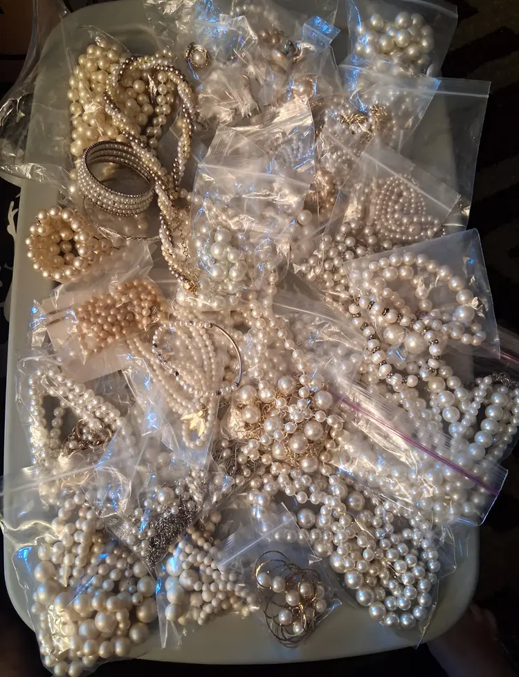 3.10 lb Lot WEARABLE CULTURED & FAUX PEARL JEWLERY, VTG 2 NOW Resell/Keep/Craft