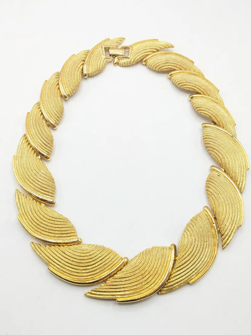 Vintage 1980's Napier Textured Leaf Chunky Collar Necklace