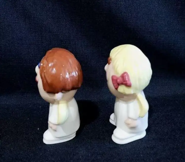 Vintage Ceramic Molded 1970s Pair of Angel Kids Children Sticking Tongue Out Yum