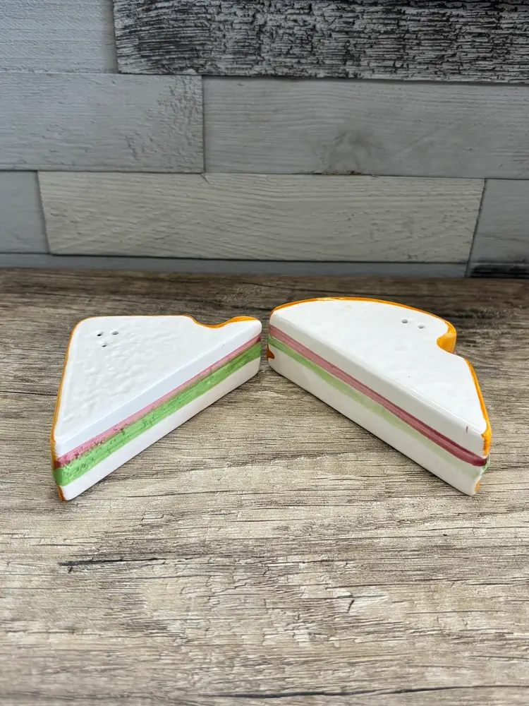 Vintage Sandwich Salt & Pepper Shaker Set