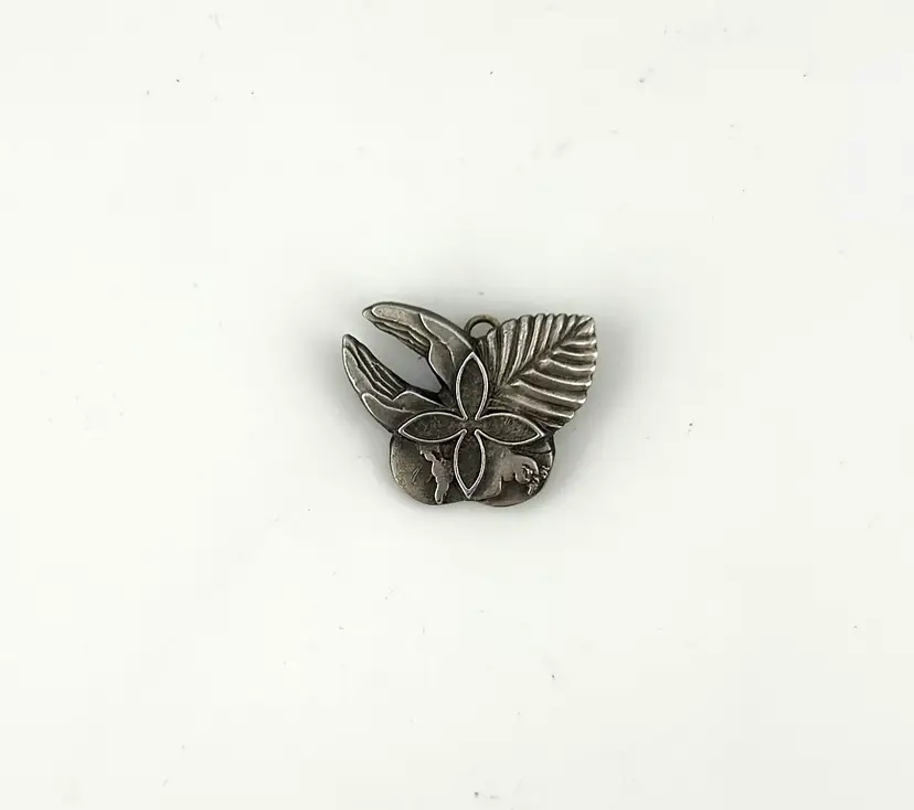 Vintage Sterling Silver Praying Hands World Peace Brooch/Pendant 1.25”x 1”