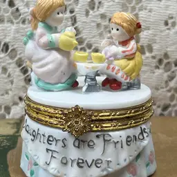 Ceramic Hinged Trinket Box Daughters Are Friends Forever