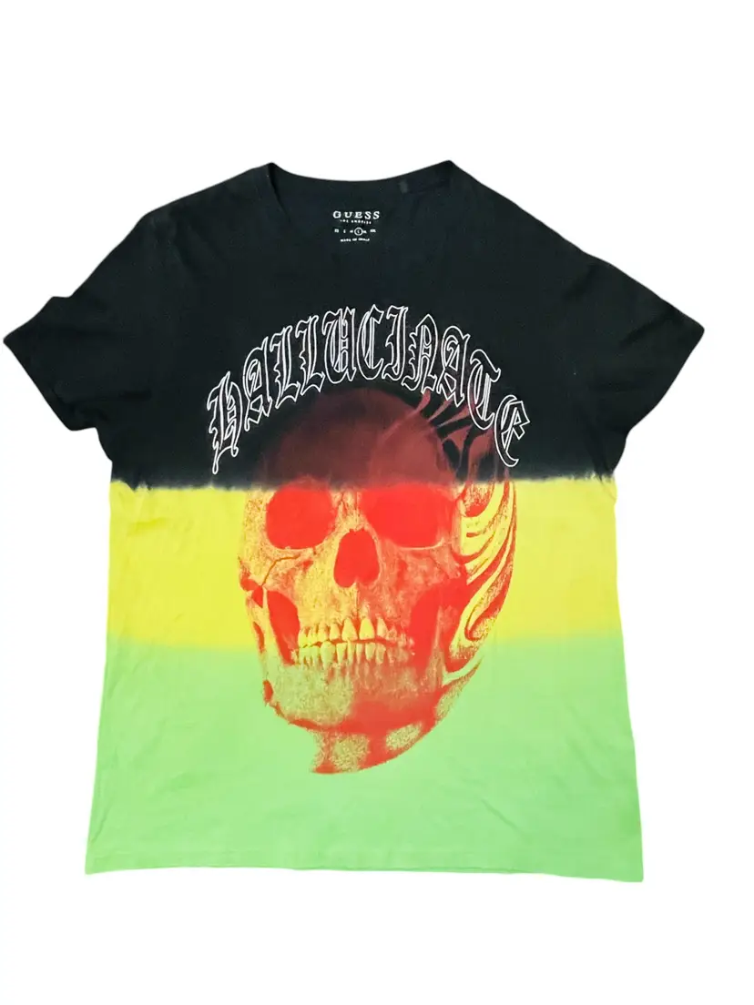 028. Guess Graphic TShirt