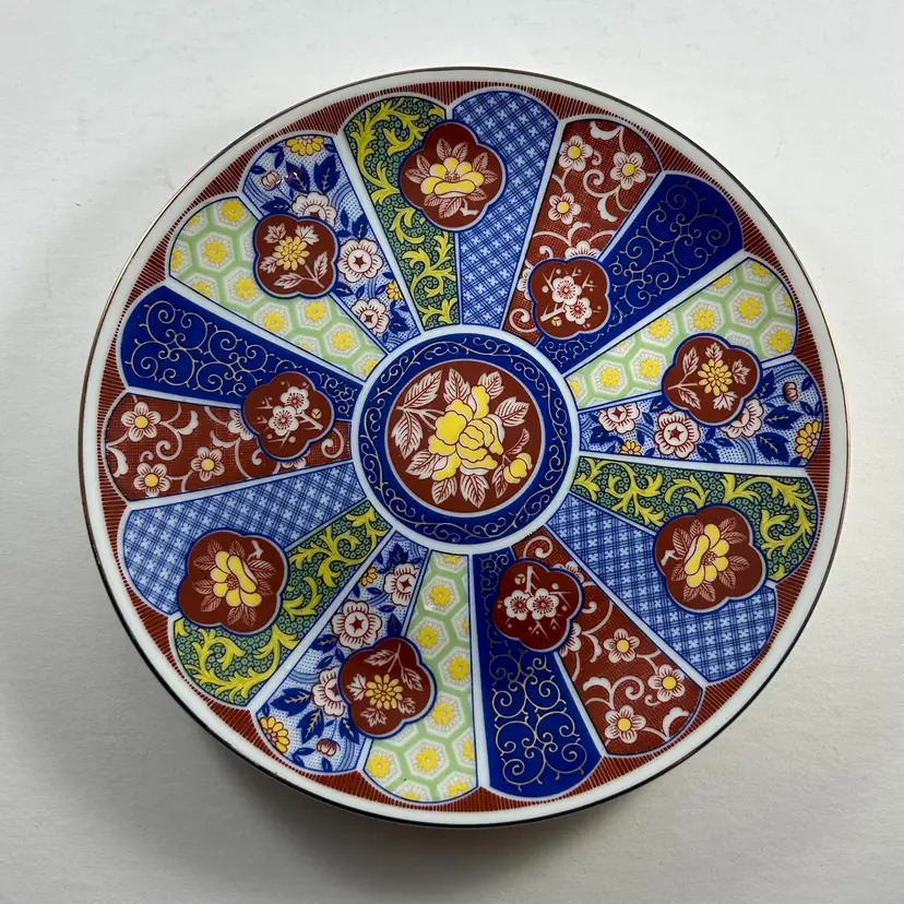 Vintage Imari Ware Japan 6-1/4" Porcelain Plate Colorful Flowers Asian Fans