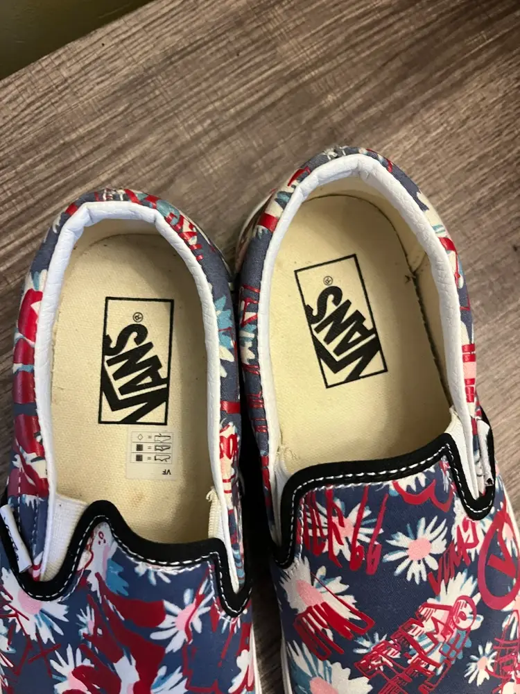 Vans Classic Slip-On. (Vans Crew) Flora/Red  Size 6 Men  7.5 Women
