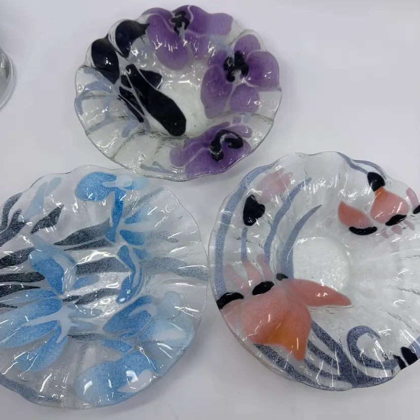 Choice/1 Sydenstricker Fused Art Glass Ruffled Edge bowl 6.75”. Signed