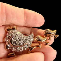 Vintage Crystal Chicken With Baby Chicks Good Tone Pin Brooch