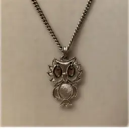 Vintage Wise Owl Silver Tone Pendant Necklace