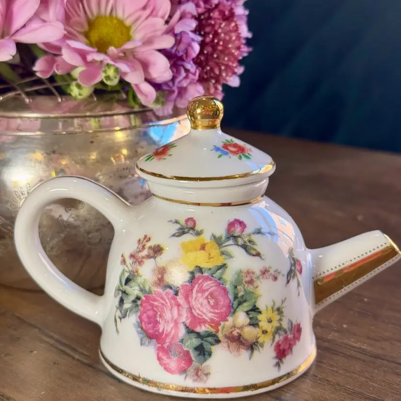 3β tall white porcelain mini teapot w/Royal Albert "Old Country Roses" floral pattern & gold trim