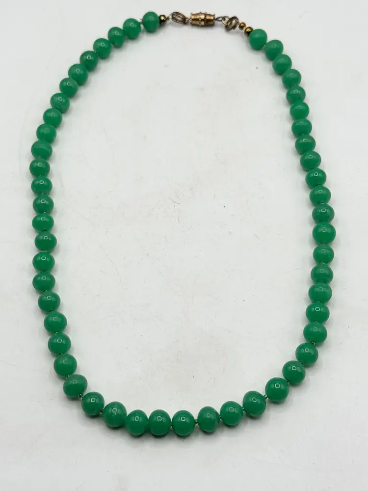 Vintage green stone beaded long necklace