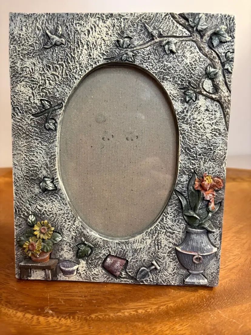 Vintage Picture Frame Gardener Theme