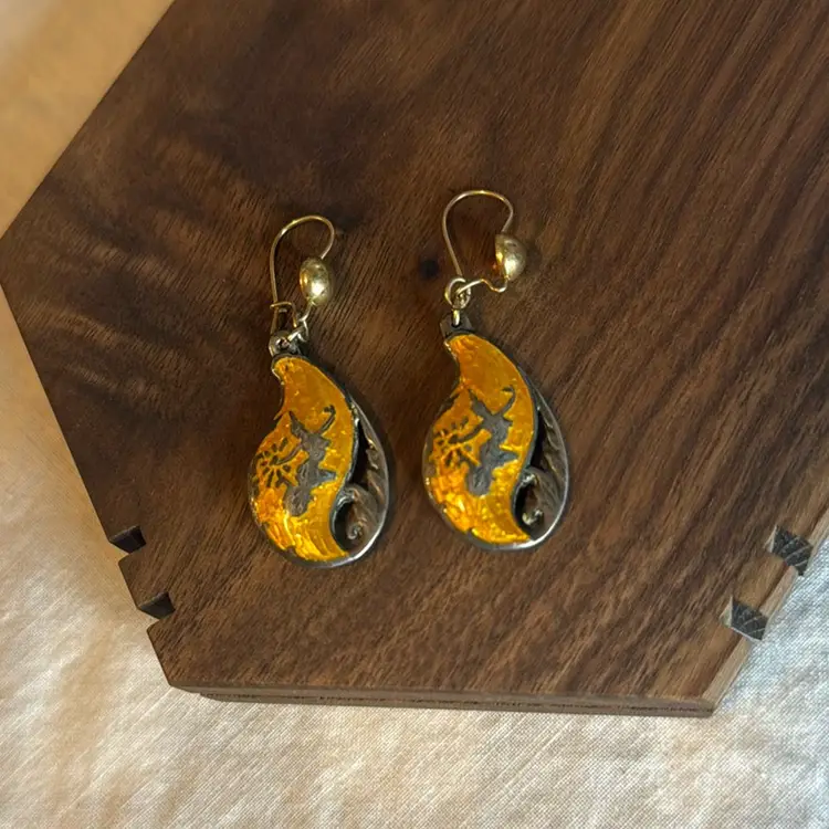 Vintage Siam Sterling Silver Pierced Earrings