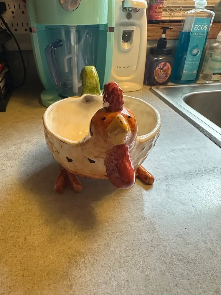 Ceramic rooster-shaped decorative bowl.