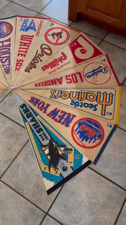 Lot#1p Vintage Pennants