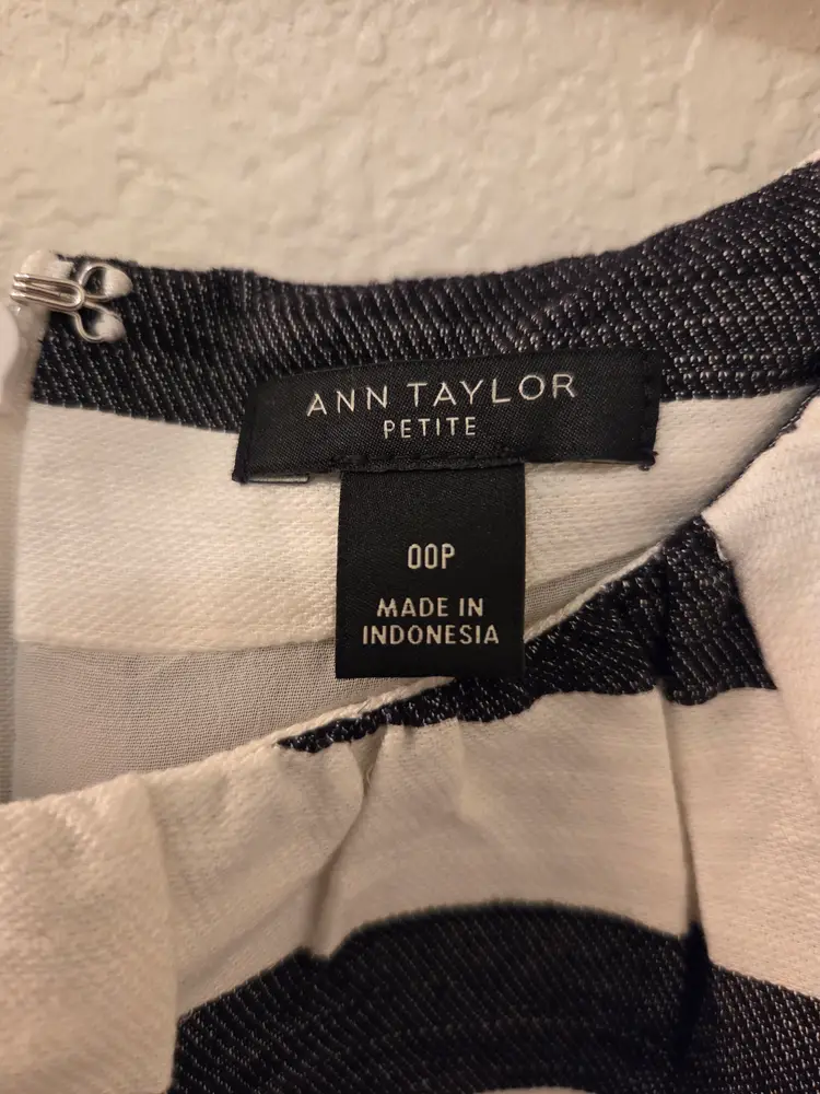 NWOT Ann Taylor Petite 00P Ladies Black and White Striped Short Sleeve Blouse