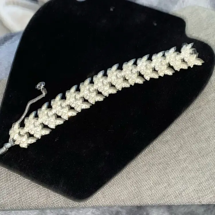 Sara Coventry Beautiful 7 In’ Rhinstone Bracelet 