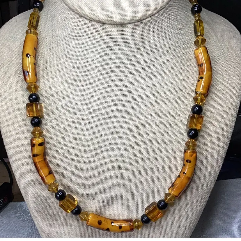 Yellow And Black Glass Beads Necklace Barrel Clasp 20”