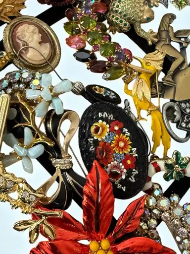 Brooches | Necklaces 