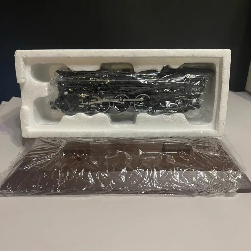 MARKDOWN! 1993 Avon Lionel Train Replica 700E Hudson Locomotive NIB