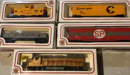 Lot Of 5 HO Scale Vintage Model Train Cars In Boxes