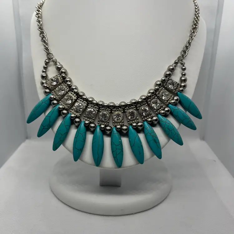 Southwest Style Faux Turquoise Silver Tone Collar Bib Necklace