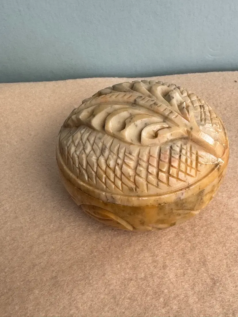 Vintage hand-carved soapstone trinket box lid with Leaf Motif- India