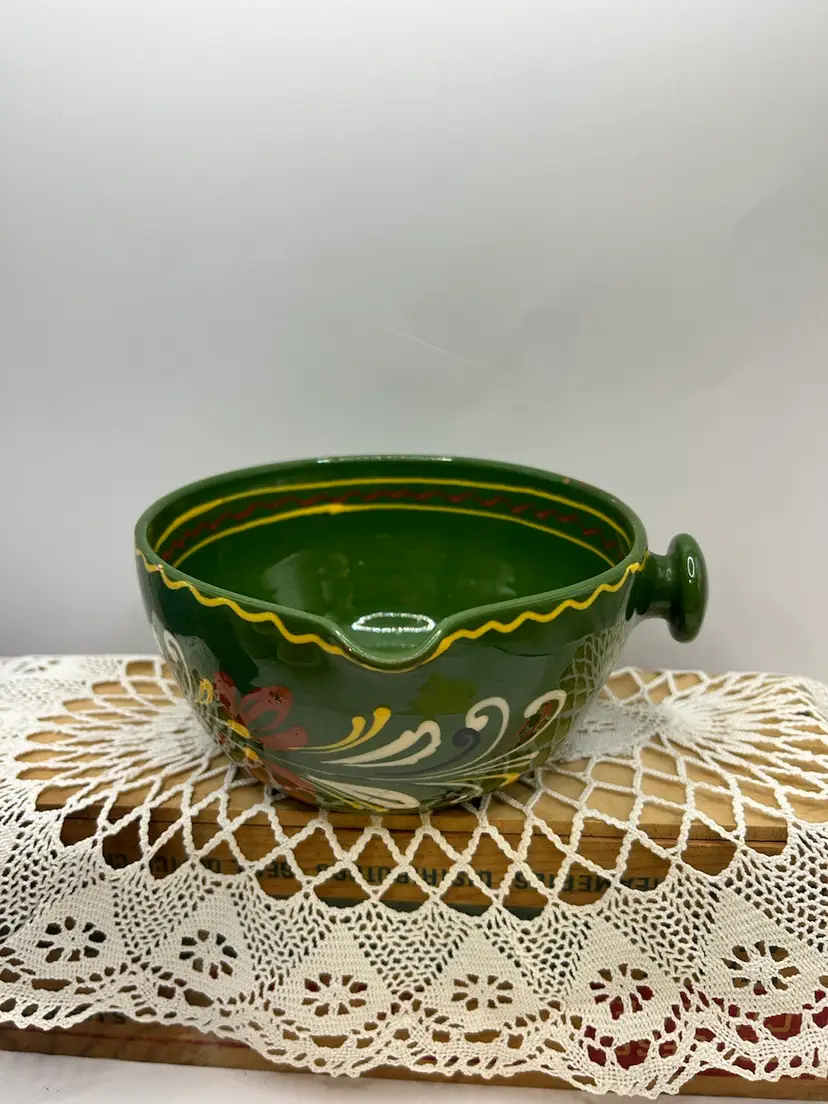 Hungarian Folk Art Pottery Bowl W/ Spout 6” D no condition issues