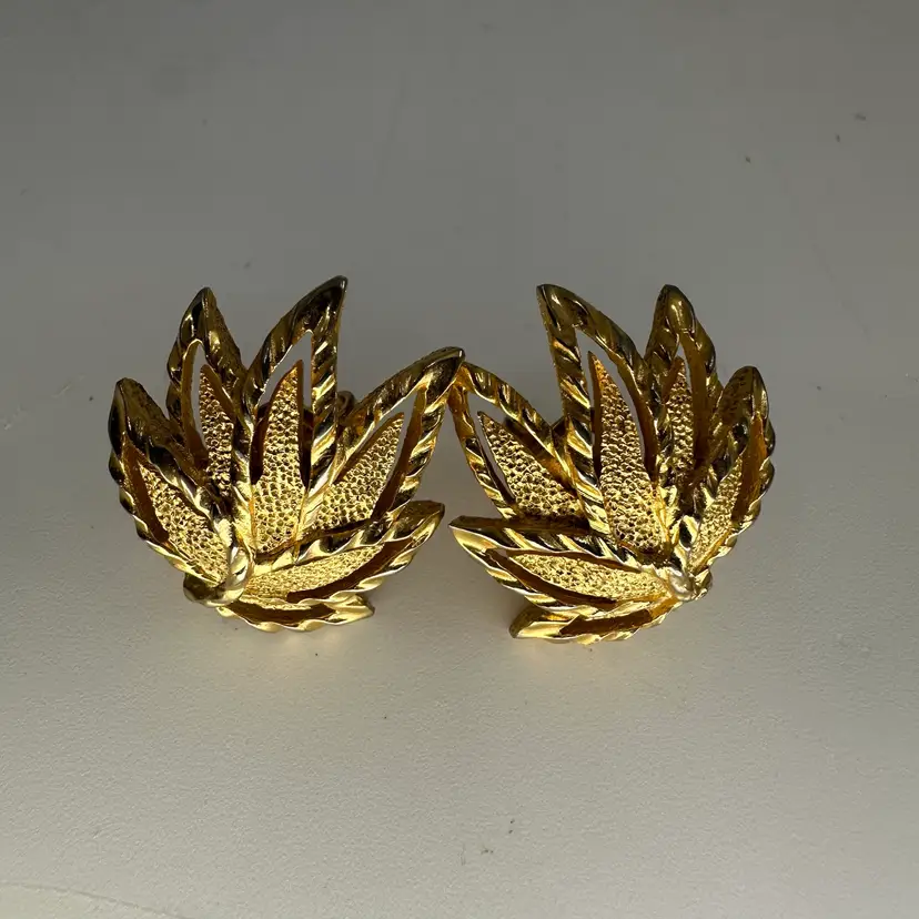 Crown Trifari (1955-1969) Brushed Gold Tone Leaves Clip Earrings
