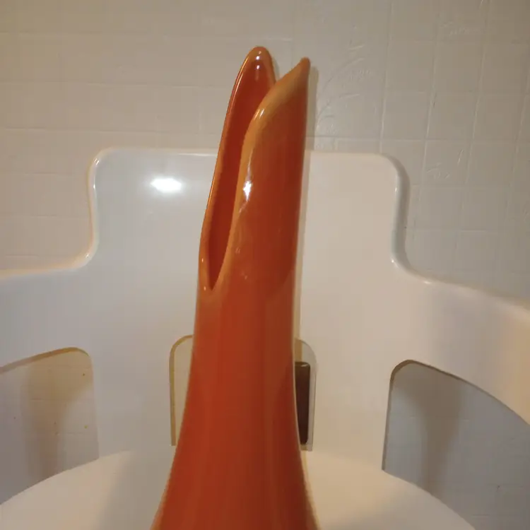 L.E. Smith bittersweet "smoothie" swung vase