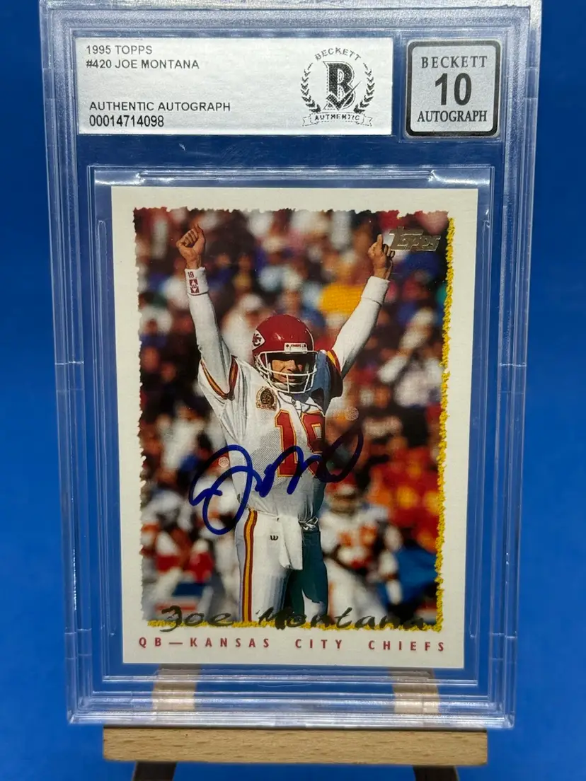 1995 Topps Joe Montana IP Auto BGS 10 Auto Kansas City Chiefs 49ers
