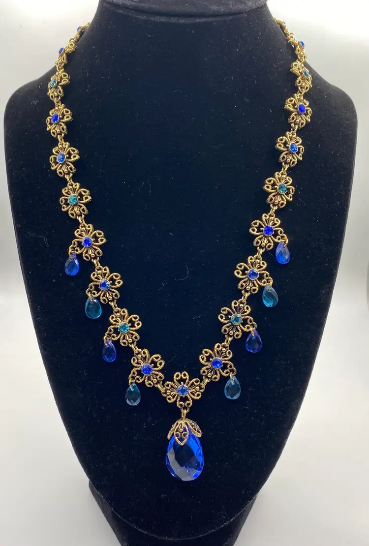 Vintage Avon Collier Briolette Multicolore Blue Rhinestone Scroll Gold Necklace
