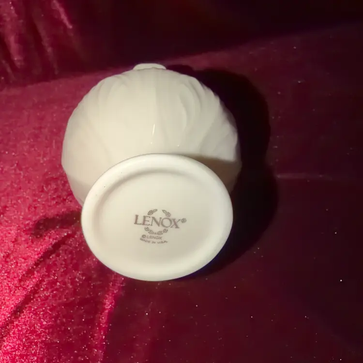 Lenox Elfin Collection bud vase in ivory porcelain with a leaf pattern and 24K gold trim.