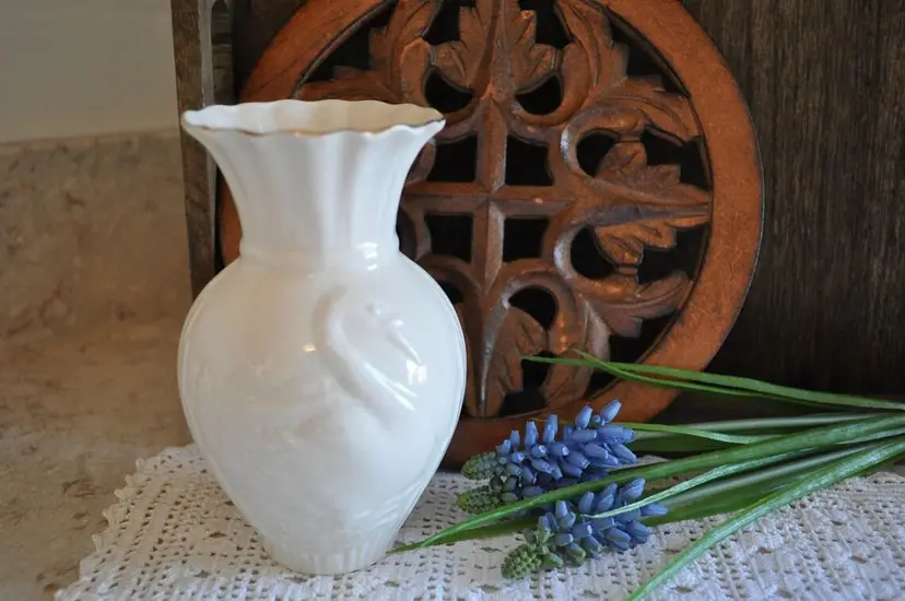 Belleek Collectors Society Swan Vase - Red Maker's Mark