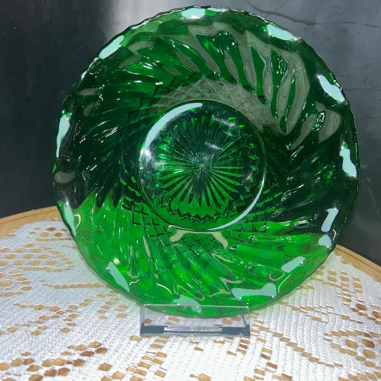 Vintage Diamond Swirl Ruffled Edge Green Glass Cereal Bowl