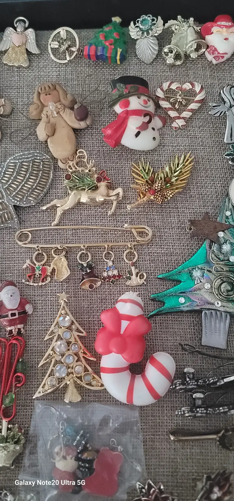 Random brooches and earrings