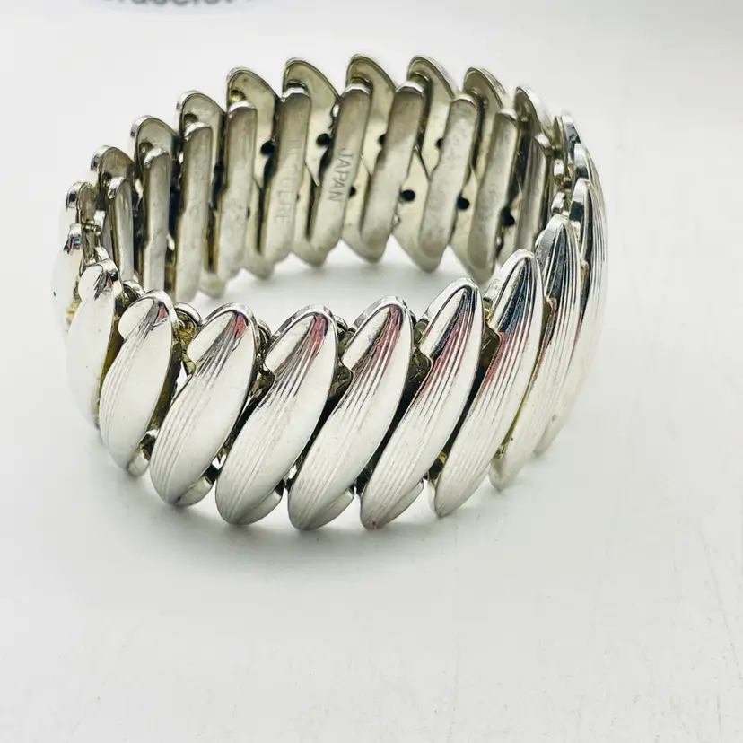 BERGERE JAPAN Wide Expansion Bracelet Silver Tone Classic 