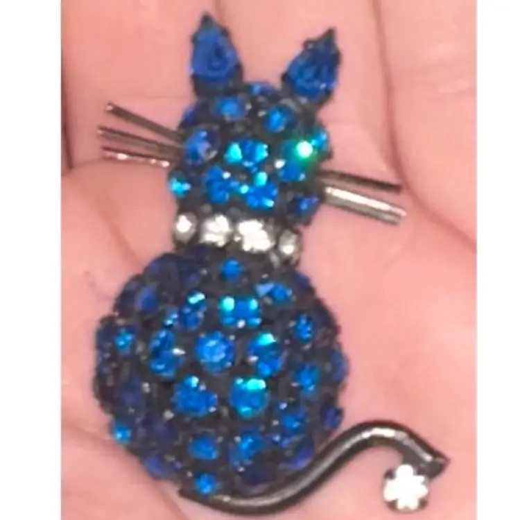 #01 - SIGNED WARNER Vintage Brooch Pin Kitty Cat Black Tone Blue Rhinestone Brooch