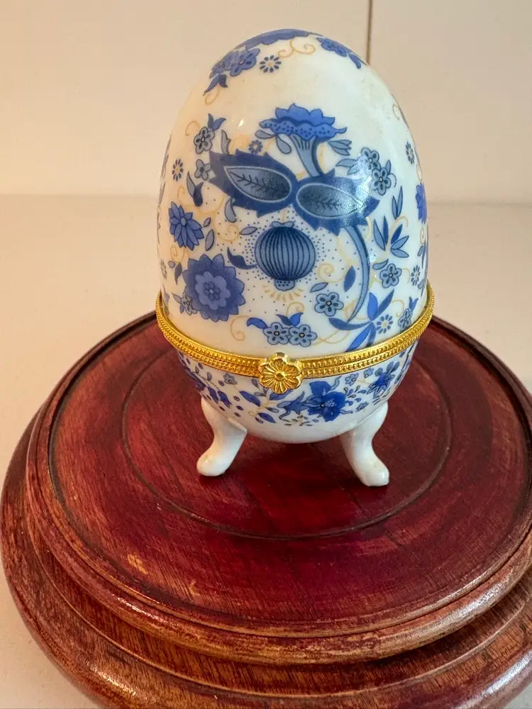 Vintage Porcelain Footed Egg Shaped Hinged Blue Floral Trinket Ring Box