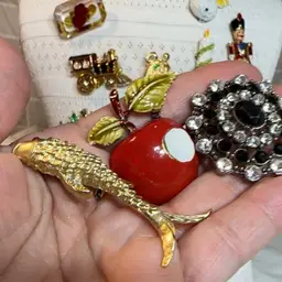 Buyers Choice Fish Apple B & W