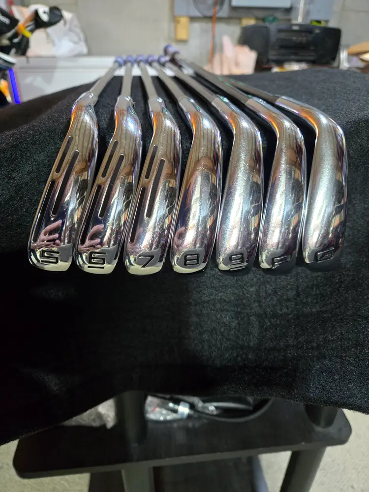 Wilson Staff Dynapower Irons 5-PW+GW UST Recoil Dart 65 Graphite Regular Flex