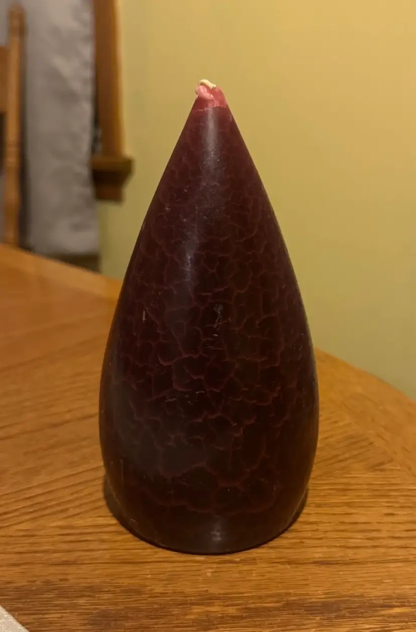 Barrick Design Candle 7.5” burgundy