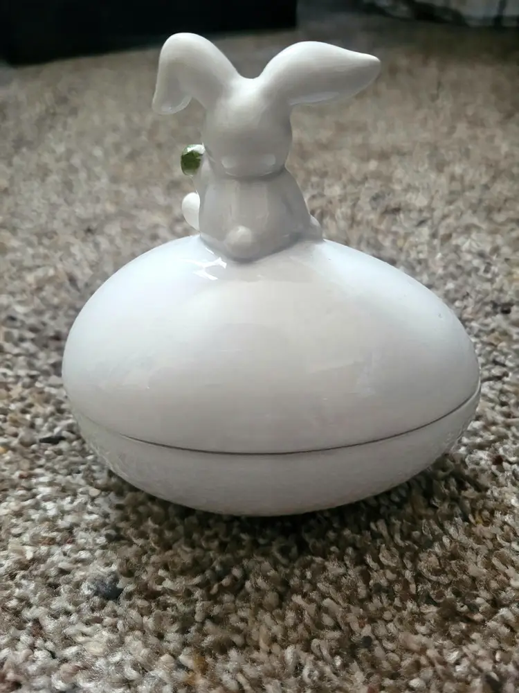 Vintage 1978 Fitz and Floyd Easter Egg w/ Bunny Rabbit Holding Carrot Porcelain