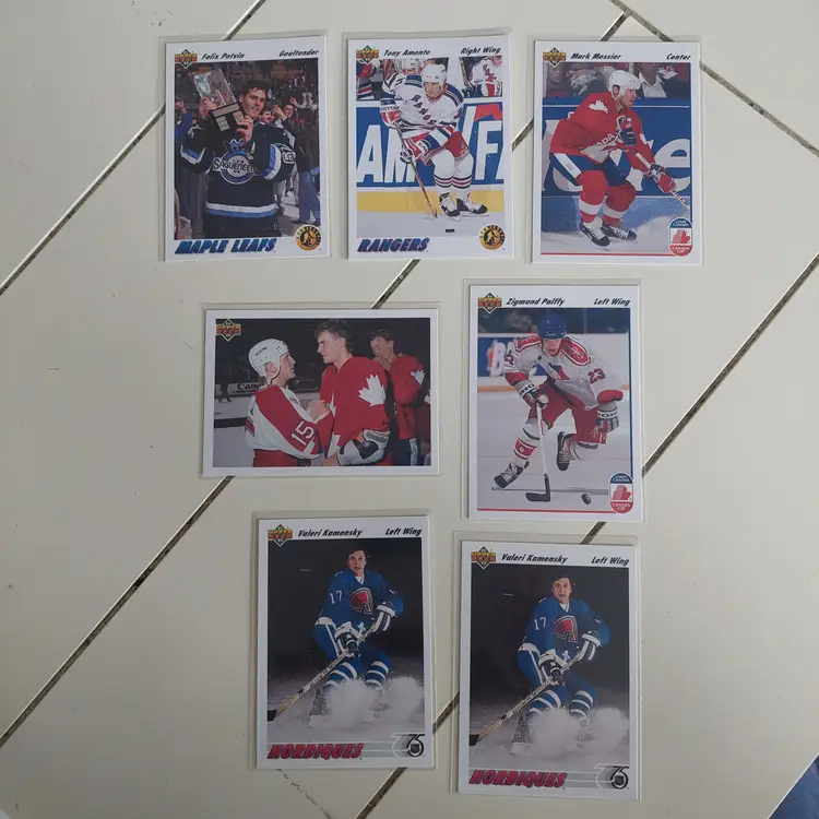 Lot of 22 1991-92 Upper Deck hockey. Rookies And Stars. (E)