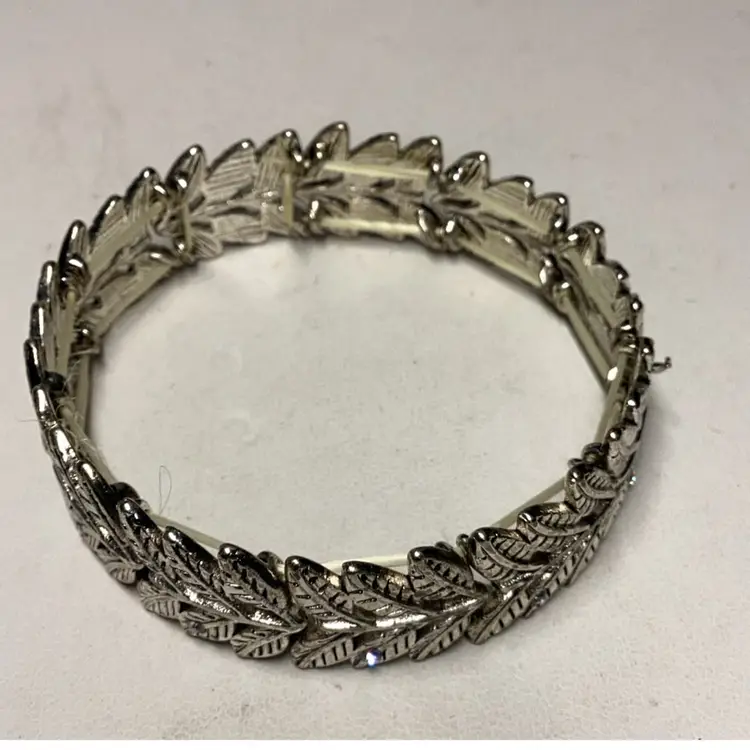 Leaf Silvertone Stretch Bracelet