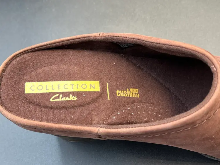 Clark’s Women’s 9.5 Slip-On Leather Shoes