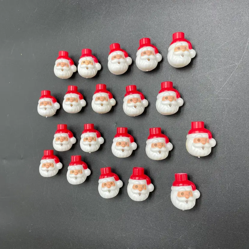 Miniature Santa Head Light Covers Plastic Set of 20 VTG Christmas Kitsch Kitschy